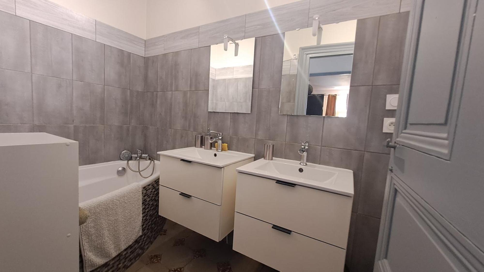 Pres Du Port -Lsm30Conciergerie- Saint-Gilles (Gard) Quarto foto